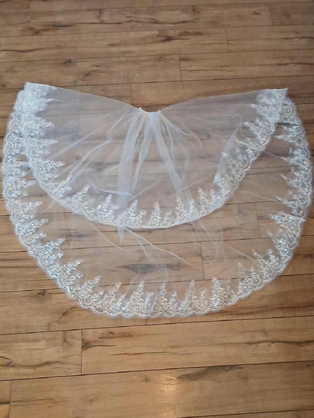 David's Bridal White Two Tier Lace Tulle Embellished Bridal Veil - Picture 13 of 17
